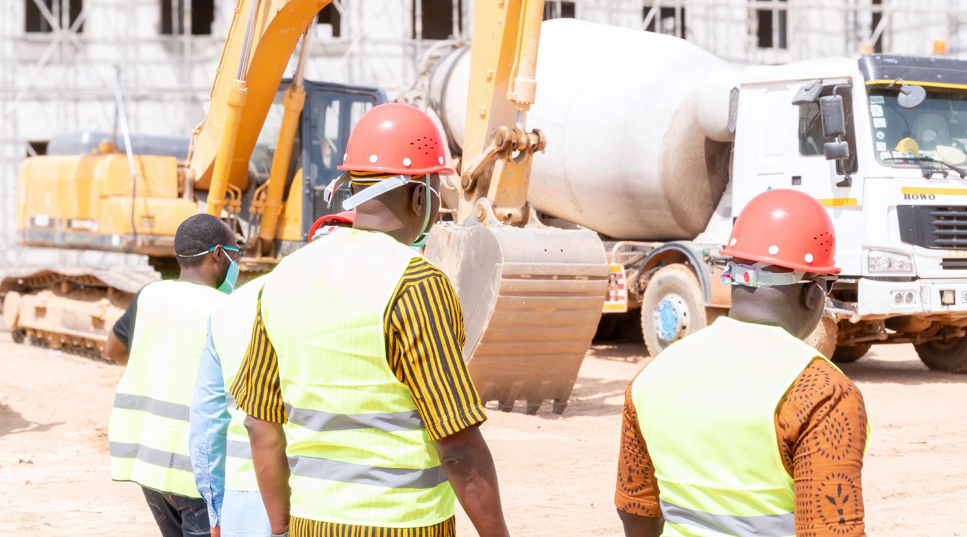 Le recteur visite le chantier de construction du nouveau campus de l’Université de Kara du Togo.